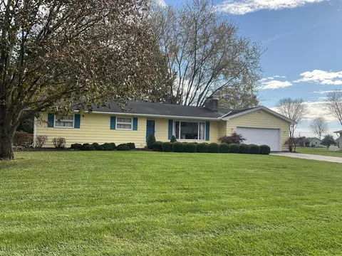 2072 Riggs Rd NE, Newark, OH 43055