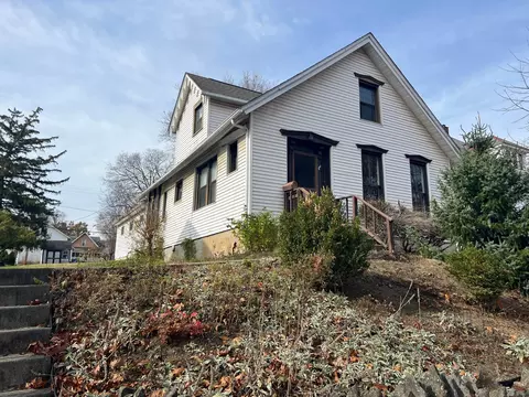 189 N Sandusky St, Delaware, OH 43015