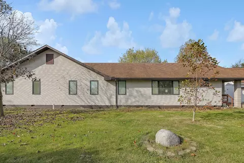 68 Circle Ave, New Holland, OH 43145