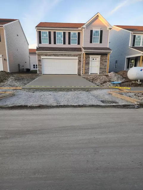 5402 Coble Meadows Ln, Canal Winchester, OH 43110