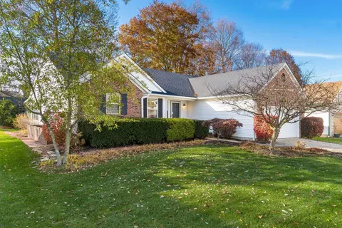 419 Oak Meadow Dr, Pataskala, OH 43062