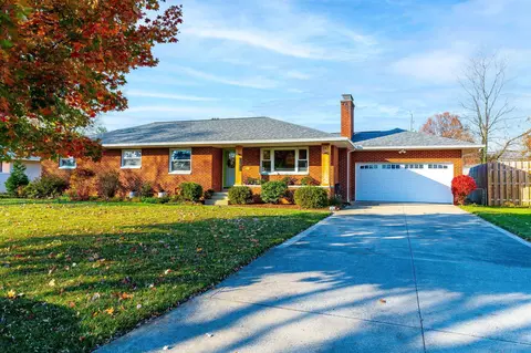 1395 Wakefield Ct E, Columbus, OH 43209