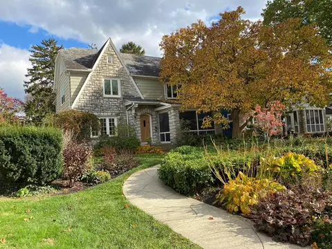 60 S Cassingham Rd, Bexley, OH 43209
