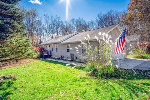 802 Crestrose Cir, Howard, OH 43028