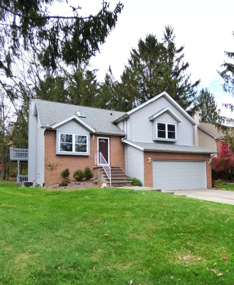 1501 Whispering Pines Ln, Bellefontaine, OH 43311