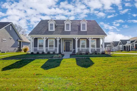 242 Honeywood Dr N, Galena, OH 43021