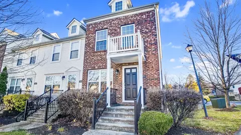 1179 Hollytree Ln, Westerville, OH 43081
