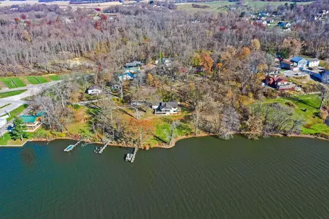 30 Lake Dr SE, Thornville, OH 43076