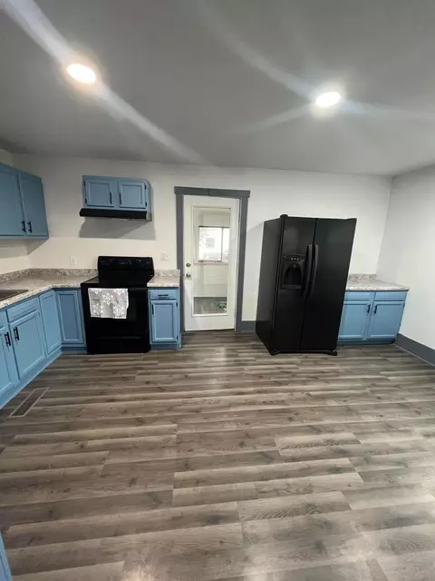 219 Walnut St, Circleville, OH 43113 photo 9
