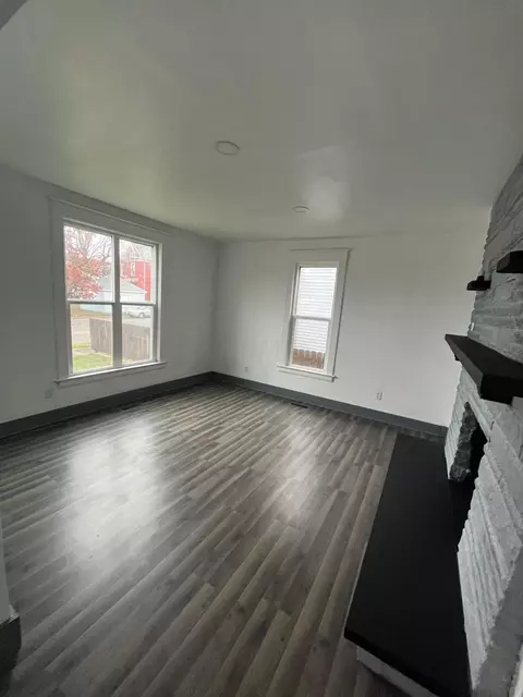 219 Walnut St, Circleville, OH 43113 photo 5