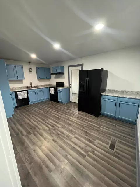 219 Walnut St, Circleville, OH 43113 photo 7