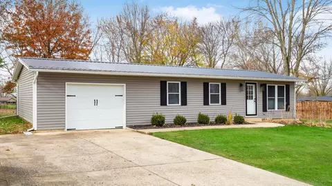 6564 Putnam Dr, Circleville, OH 43113 photo 2