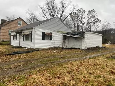 782 N Market St, Logan, OH 43138