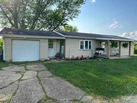 4005 Pinecrest Dr, Zanesville, OH 43701