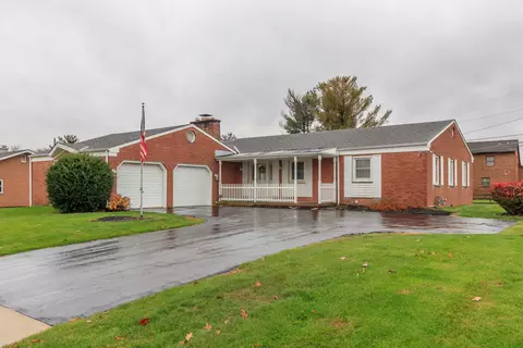 9801 Circle Dr E, Pickerington, OH 43147