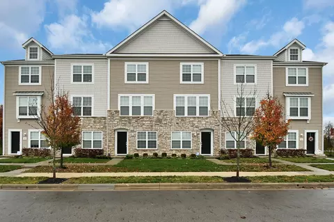 396 Autumn Ridge Cir, Pickerington, OH 43147