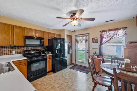124 Schellinger St, Delaware, OH 43015 photo 13