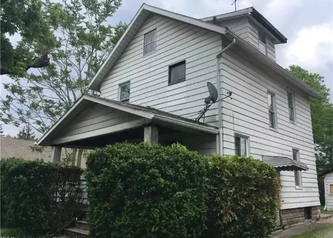 1205 Palmyra Rd SW, Warren, OH 44485