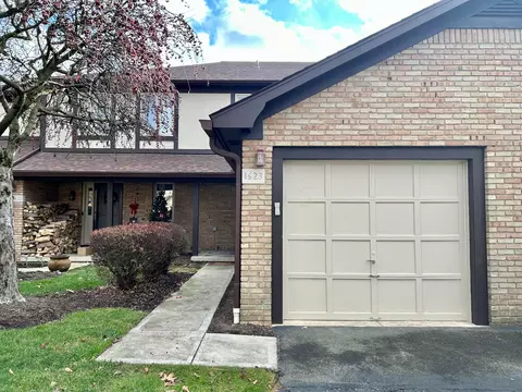 1623 Six Point Ct, Worthington, OH 43085