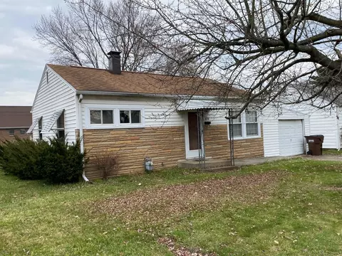 898 Wintermute Ave, Newark, OH 43055