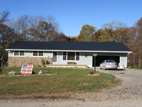 1035 Greiner Dr, Zanesville, OH 43701