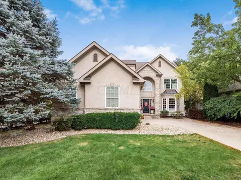 9778 Oxford Cir, Powell, OH 43065