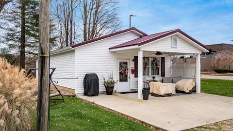 320 N Mill St, New Lexington, OH 43764