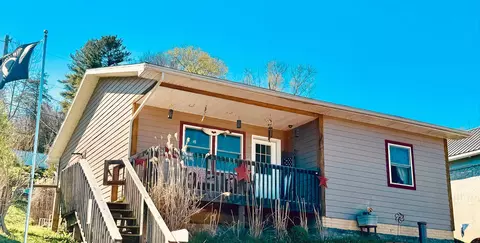 379 Elizabeth St, Nelsonville, OH 45764