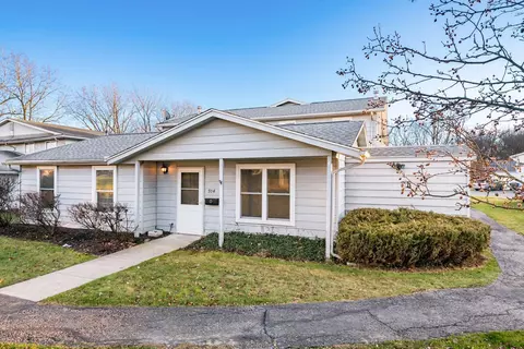 704 Cherry Hollow Rd #G, Columbus, OH 43228
