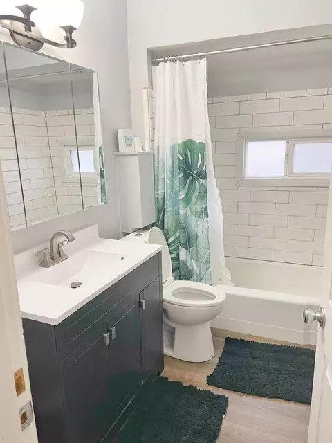 Bath - 787 E 3rd Ave, Columbus, OH 43201 photo 3 of 3