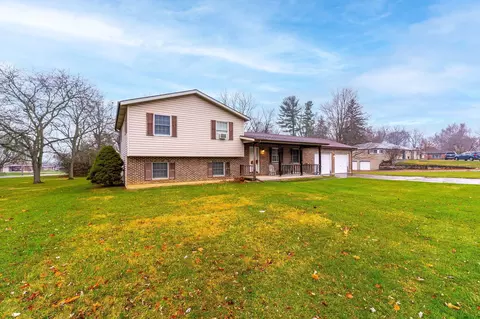 487 Meadow Ln, Springfield, OH 45505 photo 2