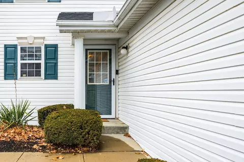 6748 Axtel Dr #12D, Canal Winchester, OH 43110