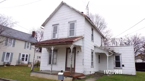 15 Oak St, Shelby, OH 44875