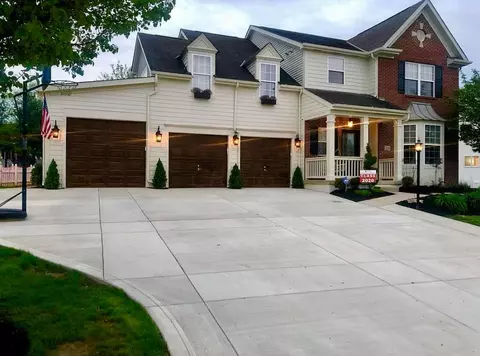 2538 Roe Dr, Lewis Center, OH 43035