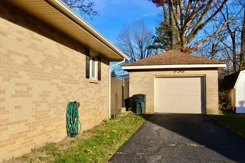 988 Edison Ave, Marion, OH 43302 photo 3