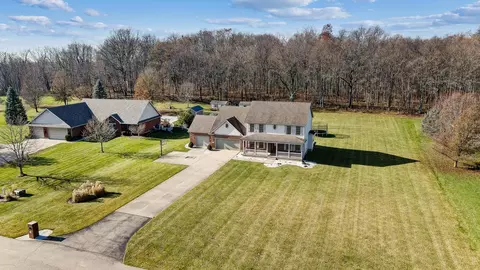 5253 Hearthstone Dr, Springfield, OH 45502 photo 2
