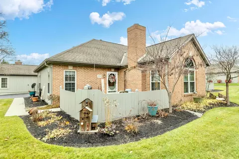 209 Pine Ridge Ct, Bellefontaine, OH 43311