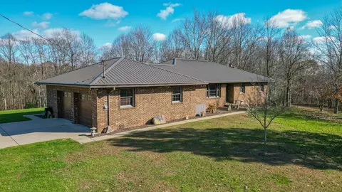 285 Debbie Dr, Marietta, OH 45750