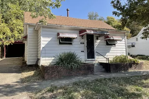 924 Walnut St, Nelsonville, OH 45764