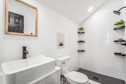 678 E Starr Ave, Columbus, OH 43201 photo 28