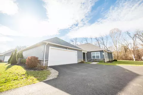 1407 Epworth Forest Dr, Lancaster, OH 43130