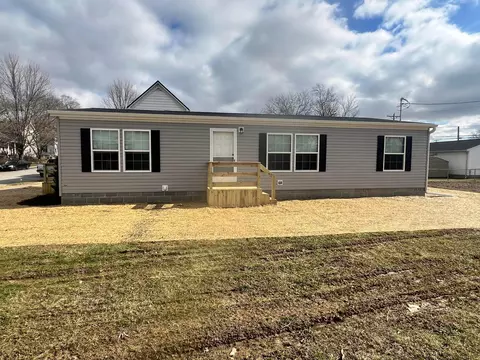 Exterior - 129 Logan St, Circleville, OH 43113 photo 2 of 6