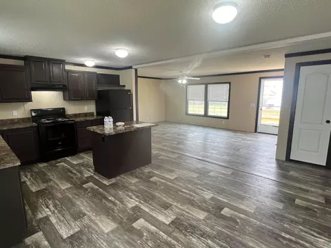 Kitchen - 129 Logan St, Circleville, OH 43113 photo 3 of 4