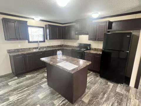 Kitchen - 129 Logan St, Circleville, OH 43113 photo 4 of 4