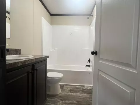 Bath - 129 Logan St, Circleville, OH 43113 photo 2 of 2