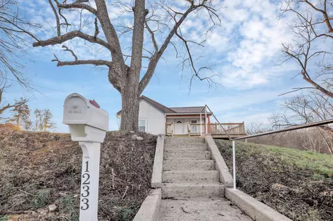 1233 S New Hampshire Ave, Wellston, OH 45692