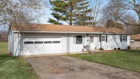325 Mohican Dr, Crooksville, OH 43731
