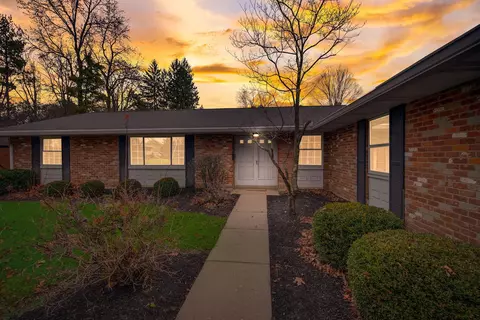 5548 Oak Valley Rd, Dayton, OH 45440
