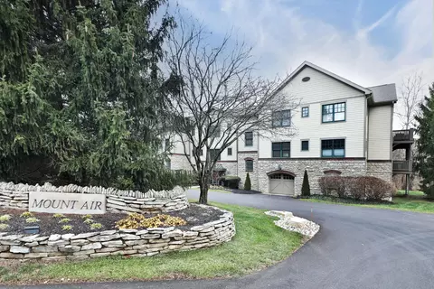 8206 Mount Air Pl, Columbus, OH 43235
