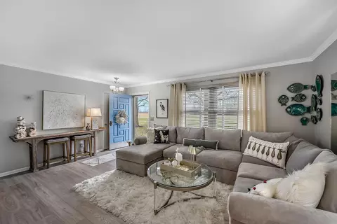 Living - 3560 Smeltzer Rd, Marion, OH 43302 photo 1 of 8